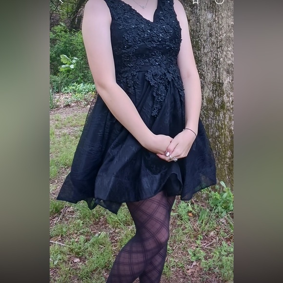 Black short style prom dress. Lace design along the top. Sheer bottom. Size 4 - Picture 3 of 3